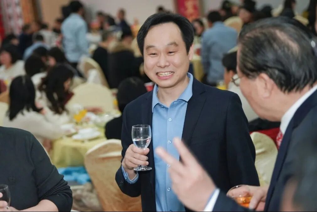 华体育会app