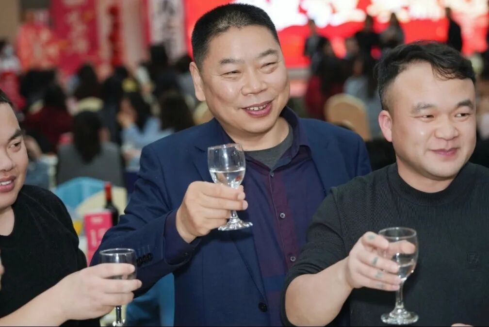 华体育会app